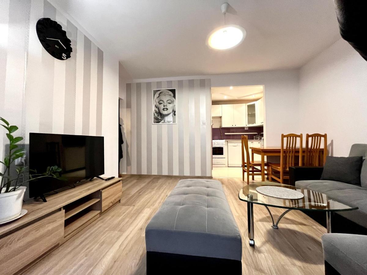 Charmig Apartment Kraków Exteriör bild